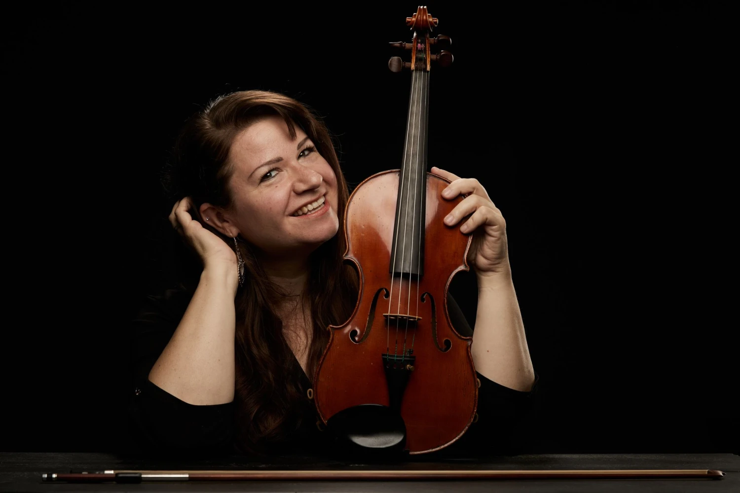 Katharina Campos Aquino, Geige spielend